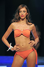 BODY AND BEACH F/S 2010