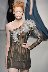 Yiqing Yin