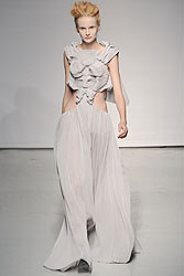 Yiqing Yin