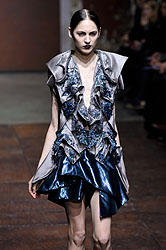 Yiqing Yin