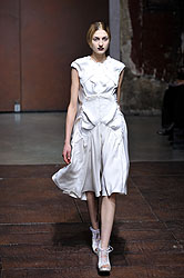 Yiqing Yin