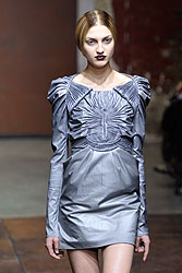 Yiqing Yin